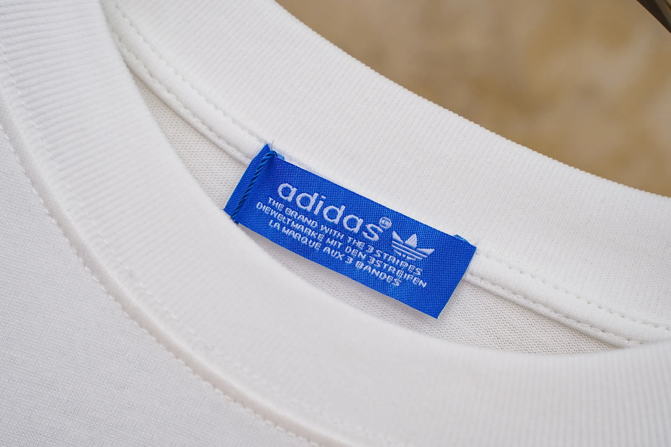 Model number Oversize loose version, can be worn up to 220, fit below loose, original matching accessories 1:1, main mark technology, very Premium Color: White Black Size: S-XL